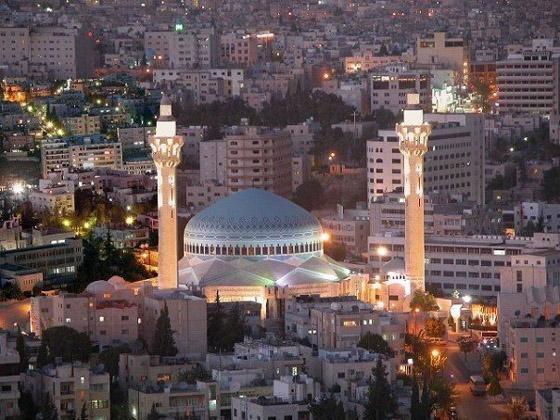 Amman est la capitale de la Jordanie, bâtie sur une succession de collines.