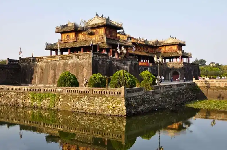 Hué est l’ancienne capitale impériale du Vietnam et l’un des plus importants centres historiques du pays.